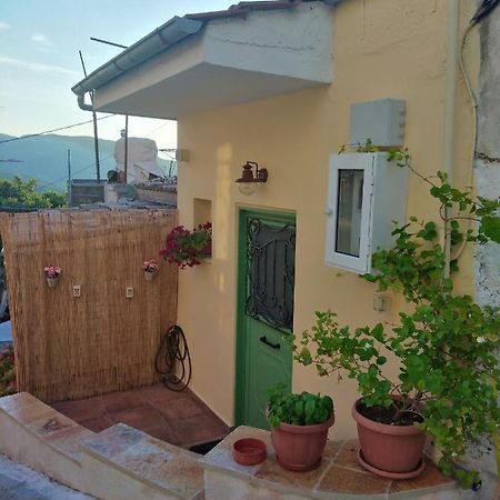 Ilianas Place Ágios Matthaíos Exteriör bild