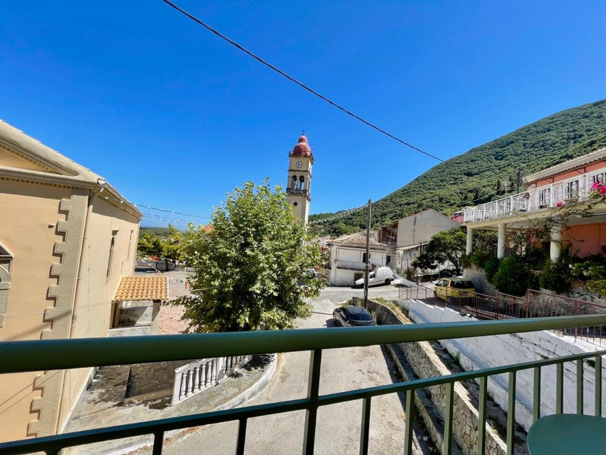 Ilianas Place Ágios Matthaíos Exteriör bild